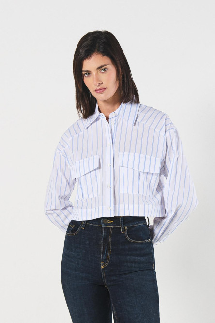 Blusa crop top unicolor oversize con bolsillos de tapa