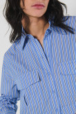 Blusa crop top unicolor oversize con bolsillos de tapa