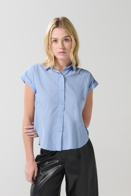 Blusa manga corta unicolor con hombro rodado y aberturas