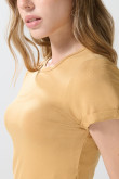 Camiseta con doblez en puños unicolor y manga corta