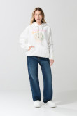 Buzo crema oversize con capota y diseño de playa