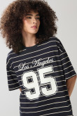 Camiseta a rayas oversize azul college con manga corta