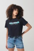 Short en jean azul claro con bolsillos, tiro alto y botón