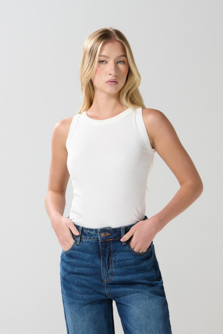 Camiseta unicolor manga sisa en tela acanalada