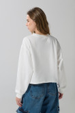 Buzo crema claro crop top con arte college en frente