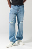 Jean 90´S azul claro con tiro medio, rotos y bota ancha