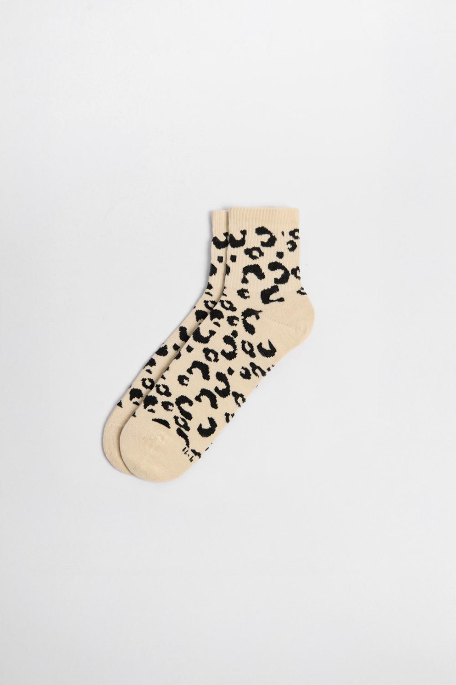 Medias cortas unicolores con diseños animal print