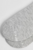 Medias unicolores cortas con texturas y rayas en contraste