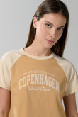 Camiseta café college con manga ranglan corta