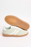 Tenis unicolores tipo casuales con contrastes y perforaciones