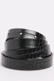 Cinturón negro con texturas tipo reptil y hebilla dorada