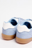 Tenis unicolores tipo casuales con contrastes y perforaciones