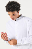 Camisa manga larga unicolor en algodón con cuello nerú