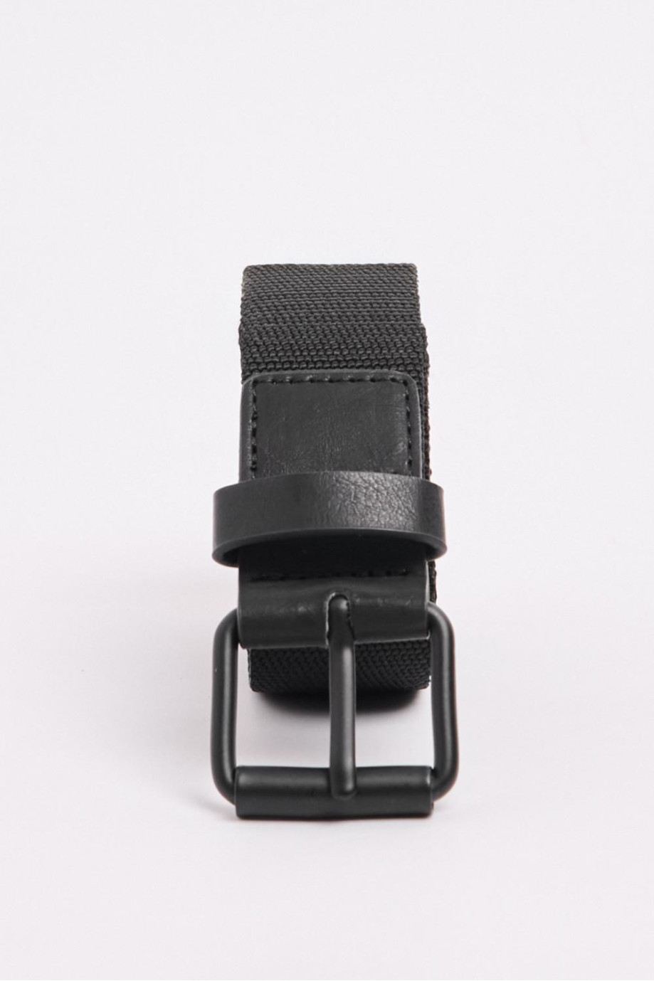 Cinturón tipo reata negro con hebilla y doble aguja