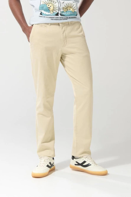 Pantalón unicolor en dril ajustado con tiro medio