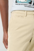Pantalón unicolor en dril ajustado con tiro medio