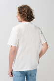 Camiseta crema clara cuello redondo con arte de Mafalda