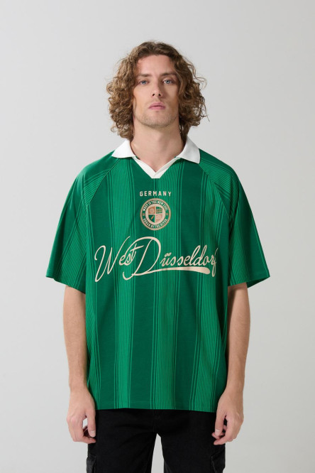 Camiseta verde oscura oversize college con cuello polo