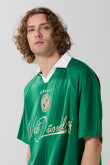 Camiseta verde oscura oversize college con cuello polo