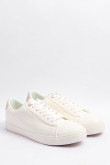 Tenis casuales blancos con contrastes y perforaciones