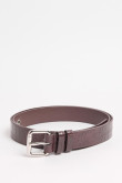 Cinturón café con texturas tipo reptil y hebilla cuadrada