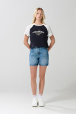 Short azul claro en jean con súper tiro alto y bolsillos