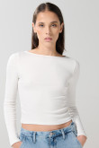 Camiseta manga larga cuello bandeja unicolor, fit slim para mujer.