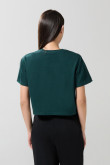 Camiseta unicolor crop top con estampado college en frente