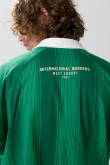 Camiseta verde oscura oversize college con cuello polo