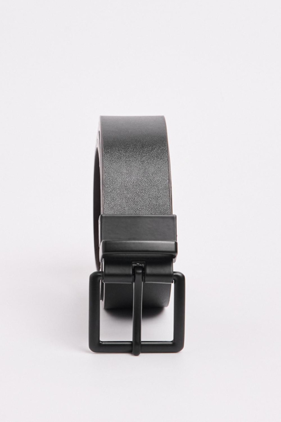 Cinturón café reversible con hebilla metálica cuadrada