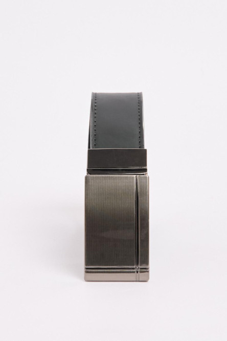 Cinturón reversible negro con chapa metálica rectangular