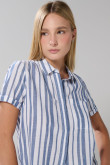 Blusa unicolor manga corta a rayas con bolsillo