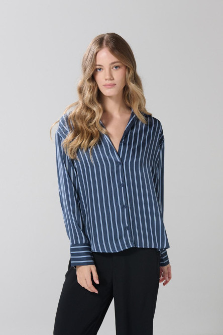 Blusa en satín a rayas unicolor con manga larga