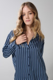 Blusa en satín a rayas unicolor con manga larga