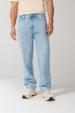 Jean tiro medio baggy azul claro con bota ancha y bolsillos