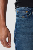 Jean azul oscuro 90´S con tiro bajo y bota recta