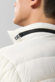 Chaqueta acolchada cuello alto unicolor con cremallera