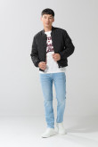 Chaqueta unicolor bomber con bolsillos y acabados en rib