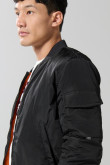 Chaqueta unicolor bomber con bolsillos y acabados en rib