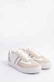 Tenis casuales blancos con cortes y suelas planas