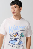 Camiseta cuello redondo unicolor con diseño de playa