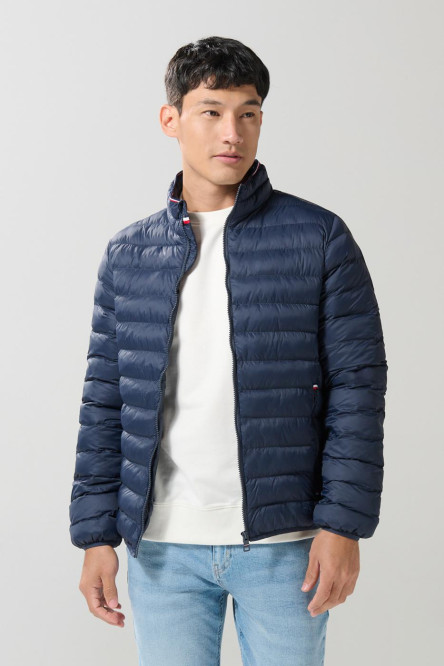 Chaqueta cuello alto unicolor acolchada con cremallera