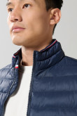 Chaqueta cuello alto unicolor acolchada con cremallera