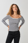 Camiseta crema clara manga larga con diseños de rayas