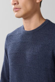 Suéter tejido azul intenso cuello redondo con texturas