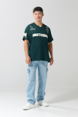 Camiseta cuello V oversize unicolor con diseño college