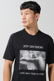 Camiseta negra con arte de Joy Division y manga corta