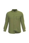 Camisa cuello button down unicolor en algodón con bolsillo
