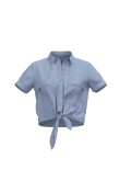 Blusa unicolor con nudo delantero y manga corta