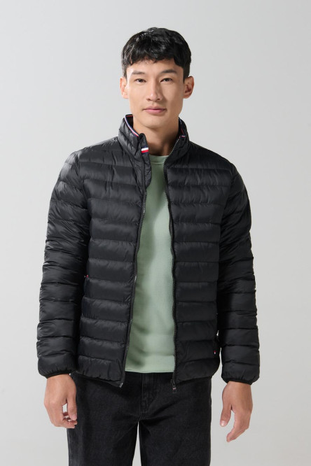 Chaqueta cuello alto unicolor acolchada con cremallera